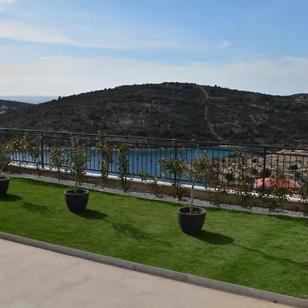 Vila Luxurious 4bedroom Maula *
